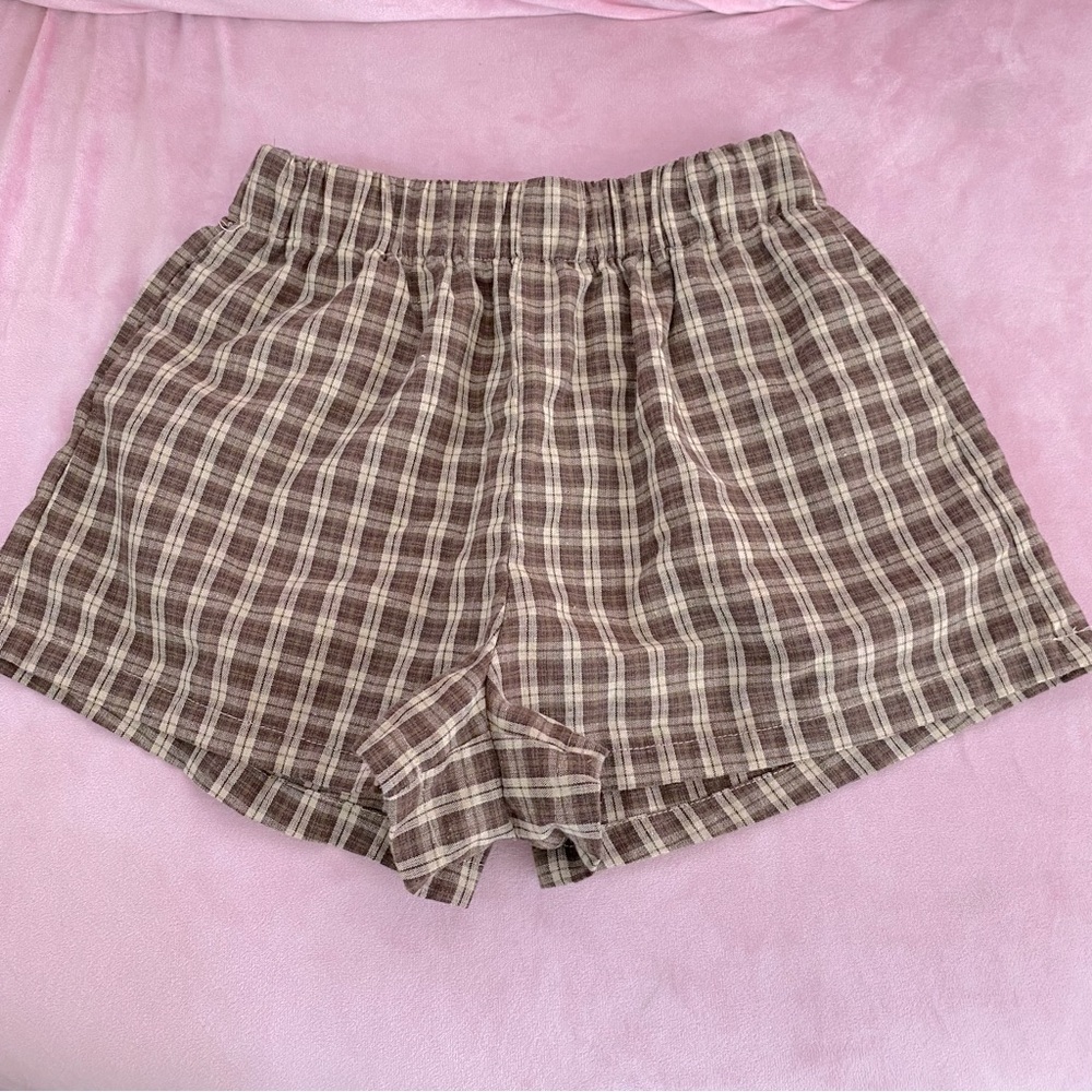 Women’s Shorts , Boxer Style Trendy Loose Fit Neutral Plaid Patterned Size 4 S